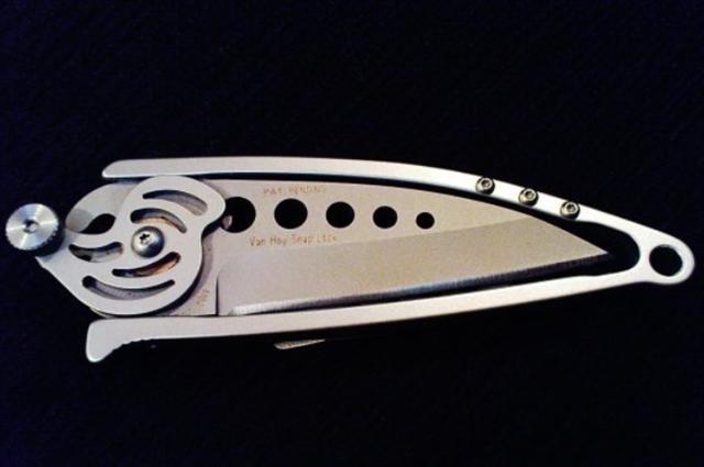 CRKT-Snap-Lock-folder