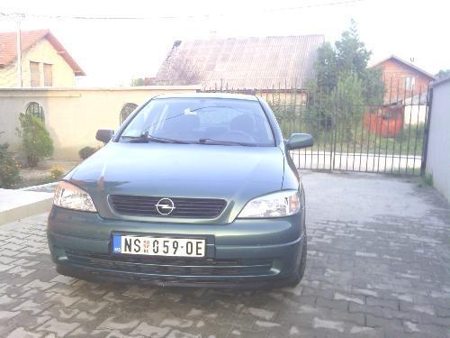 Opel-Astra-1-7--01
