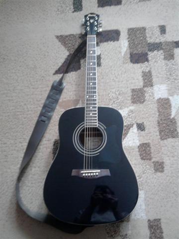 Akusticna Ibanez gitara