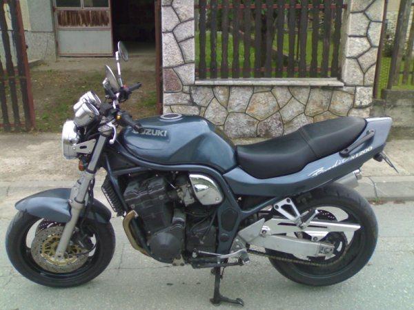 Suzuki-Bandit--00