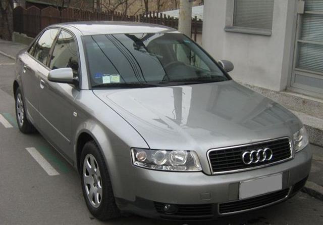 Audi-A4-2-0--02