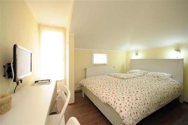 HOSTEL 
