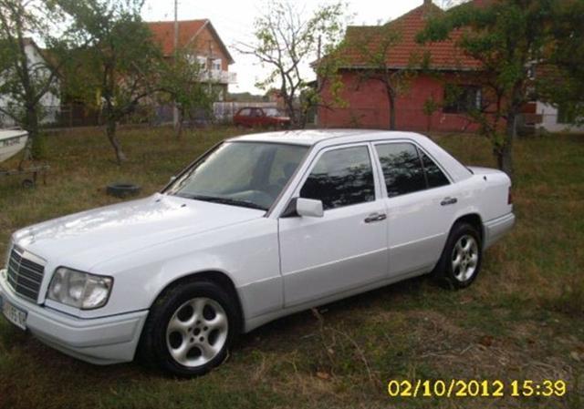 Mercedes-Benz-E250-D--95