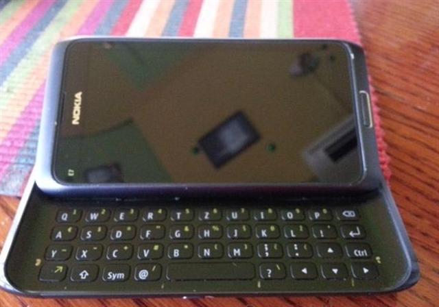 Nokia E7