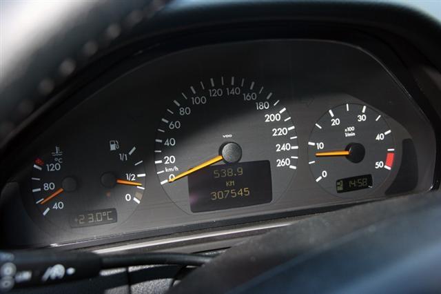 Mercedes-E-220-CDI-Elegance--01