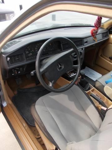 Mercedes-Benz-190E-Class--85