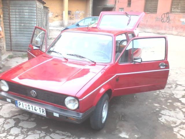 VW-Golf--90