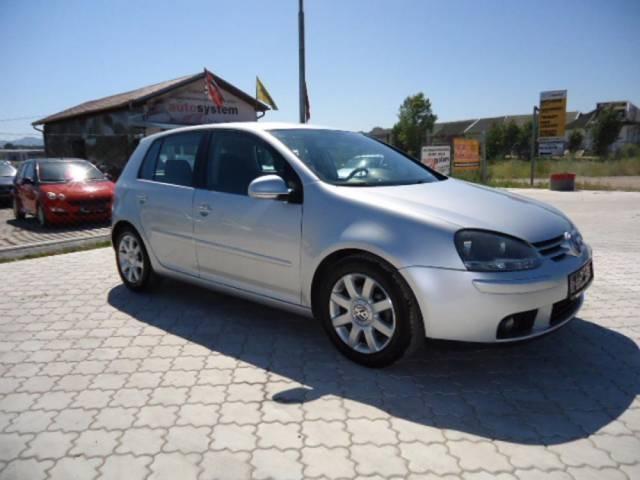 Volkswagen-Golf-5--04