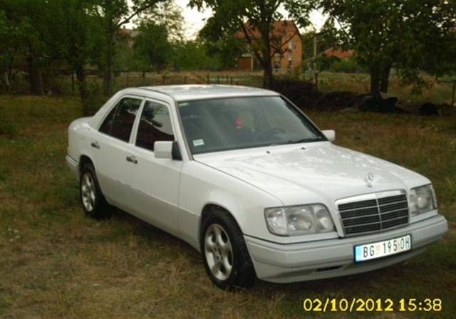 Mercedes-Benz-E250-D--95