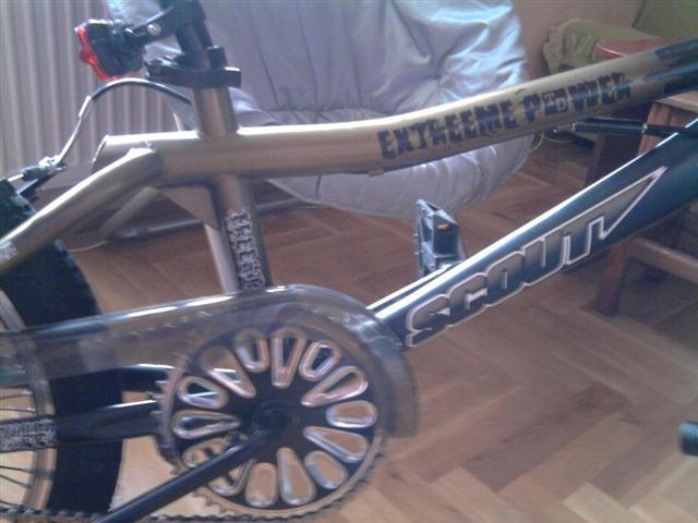 BICIKL-SCOUT-BMX