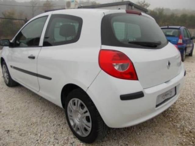 Renault-Clio--09