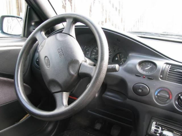 Ford-Escort--98