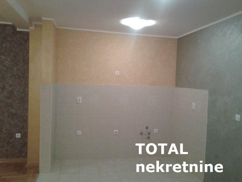 UKNJIZEN-neuseljavan-trosoban-stan-