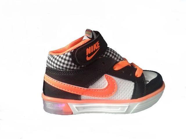 DECIJE NIKE SA SVETLECIM DJONOM
