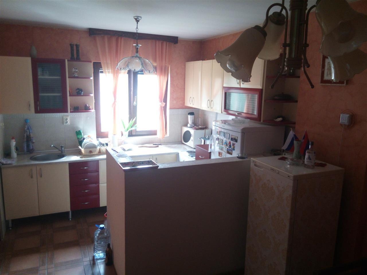 Kuca-sa-pratecim-objektima