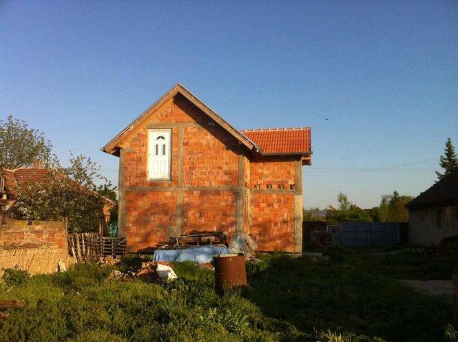 Kuća sa baštom u Jermenovcima