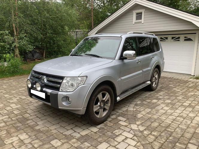MITSUBISHI PAJERO