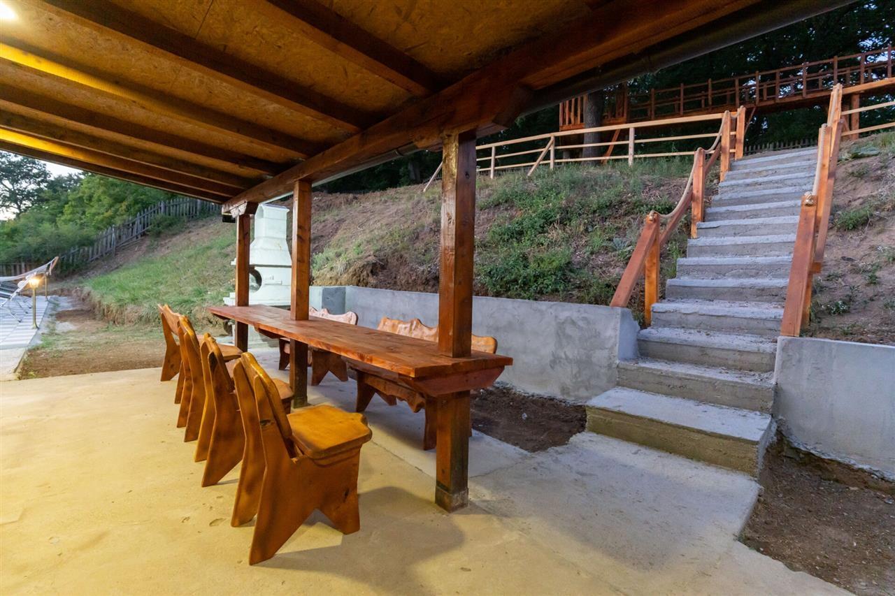 Hobbit-House---Pool