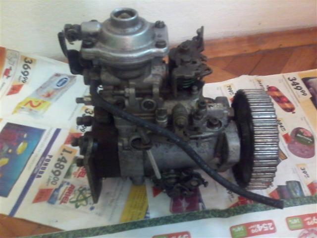 Delovi motora za Golf 2  (Bosh pumpa itd.)