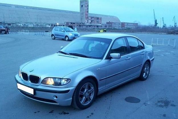 BMW-320D--02