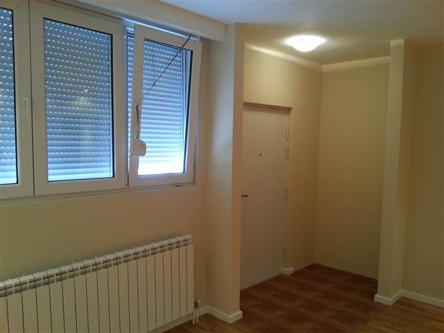 Stan garsonjera od 27m2 u Zemun