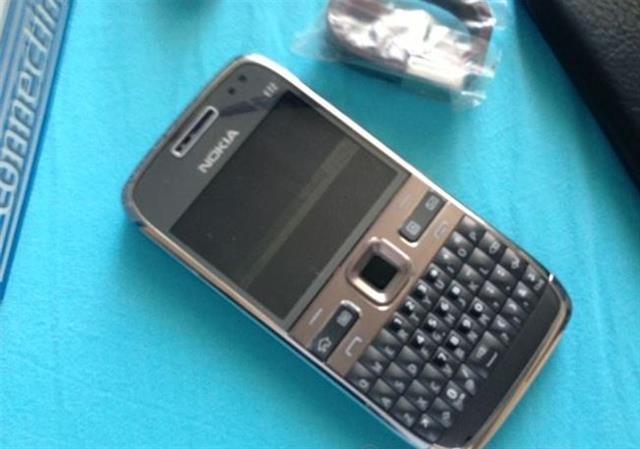 Nokia E72 Finland - Srpski