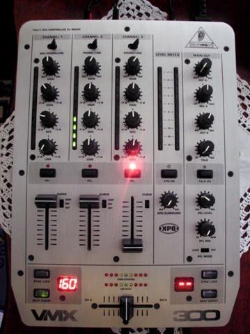 Behringer VMX 300