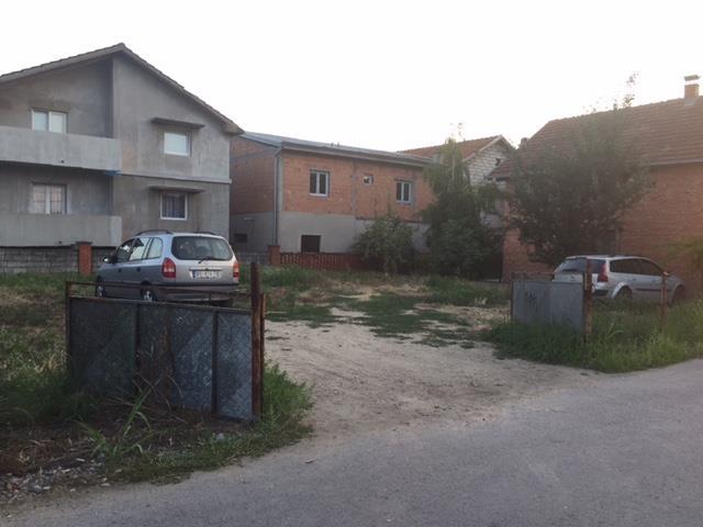 Plac 400m2 u Borča Trstenička kod Knez Petrola