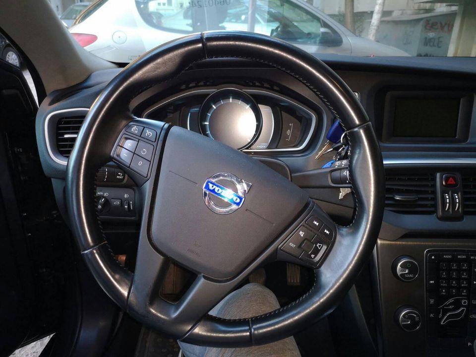 Volvo-V40-1-6-D2-2013-god