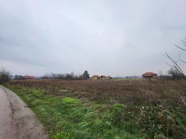 Plac-u-Prijevoru--102-ara--dve-parcele