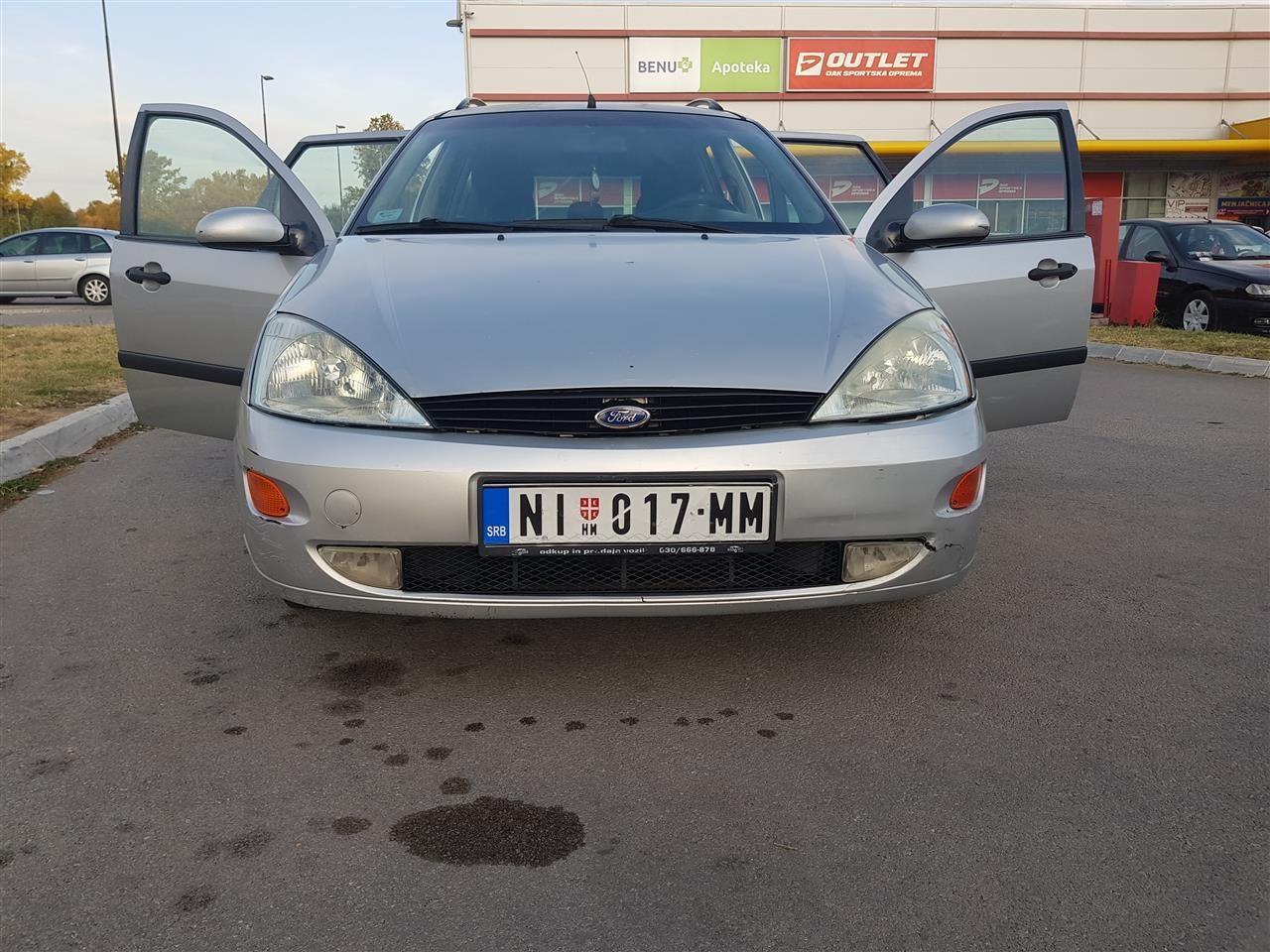 Ford-focus-siva-boja