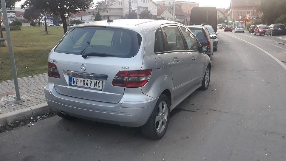 Mercedes-b180