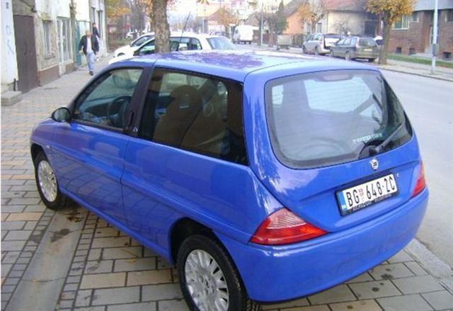 Lancia-Ypsilon-1-2--01