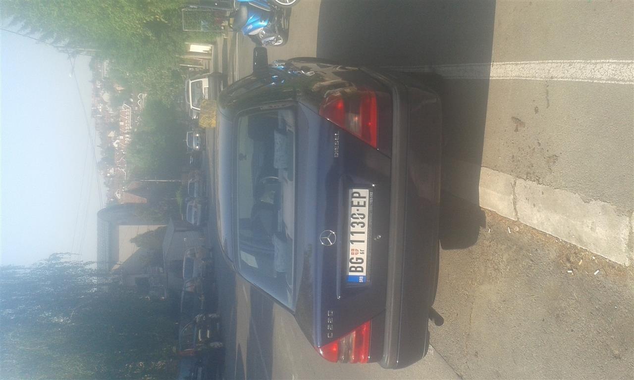 Mercedes---Benz-C220-DIESEL