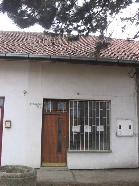 Prodajem-u-zanatskom-centru-Ledine