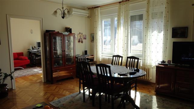 IZDAJE-SE-4-0-STAN-94m2-U-NAJSTROZEM-CENTRU