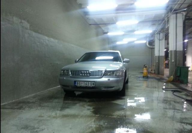 Audi-A8--98