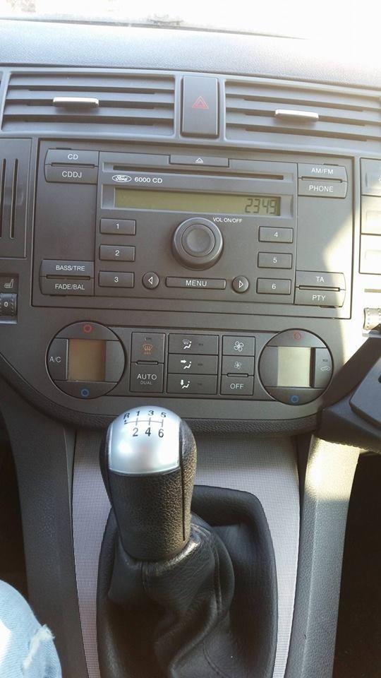 Ford-C-Max--04