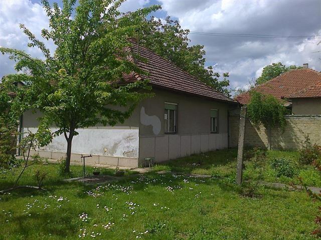 Kuca sa velikim dvoristem
