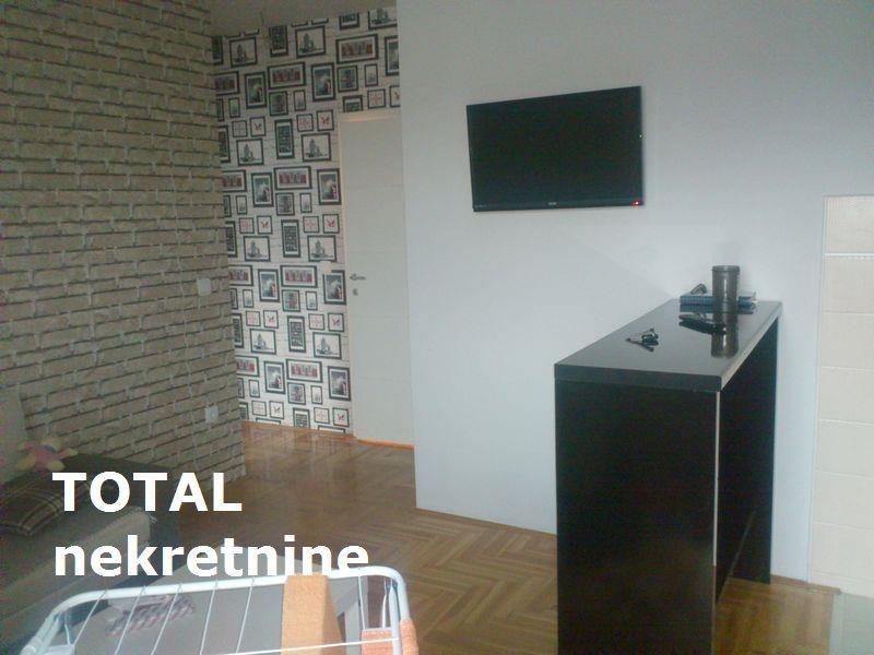 Uknjizen-troiposoban-duplex-stan-u-centru