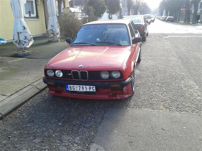 BMW 320i -85