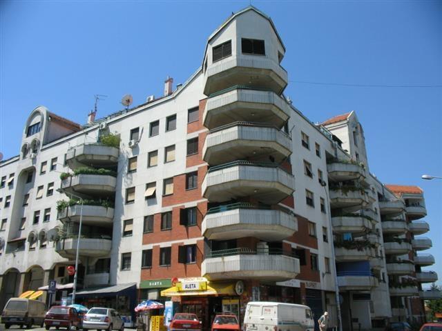 Stan-68m2+30m2-Zeleznik--2-5-vlasnik