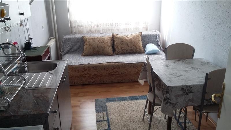 Izdajem-stan-40m2-na-Karaburmi