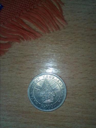 100 rupija