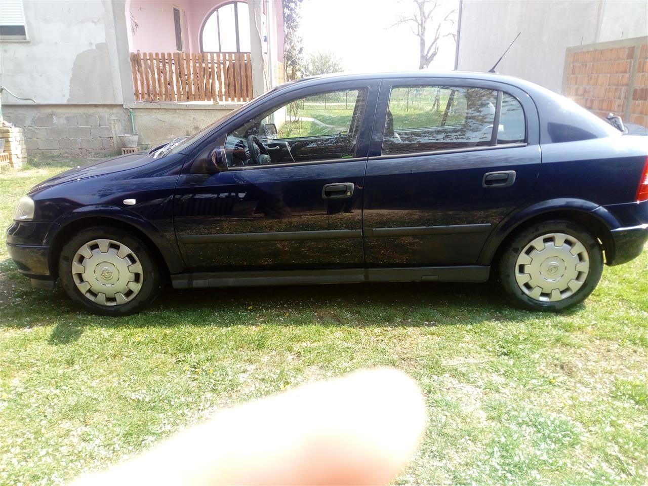 Prodajem-opel-astru