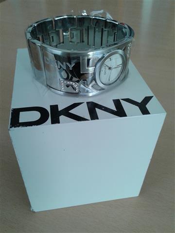 Zenski sat DKNY