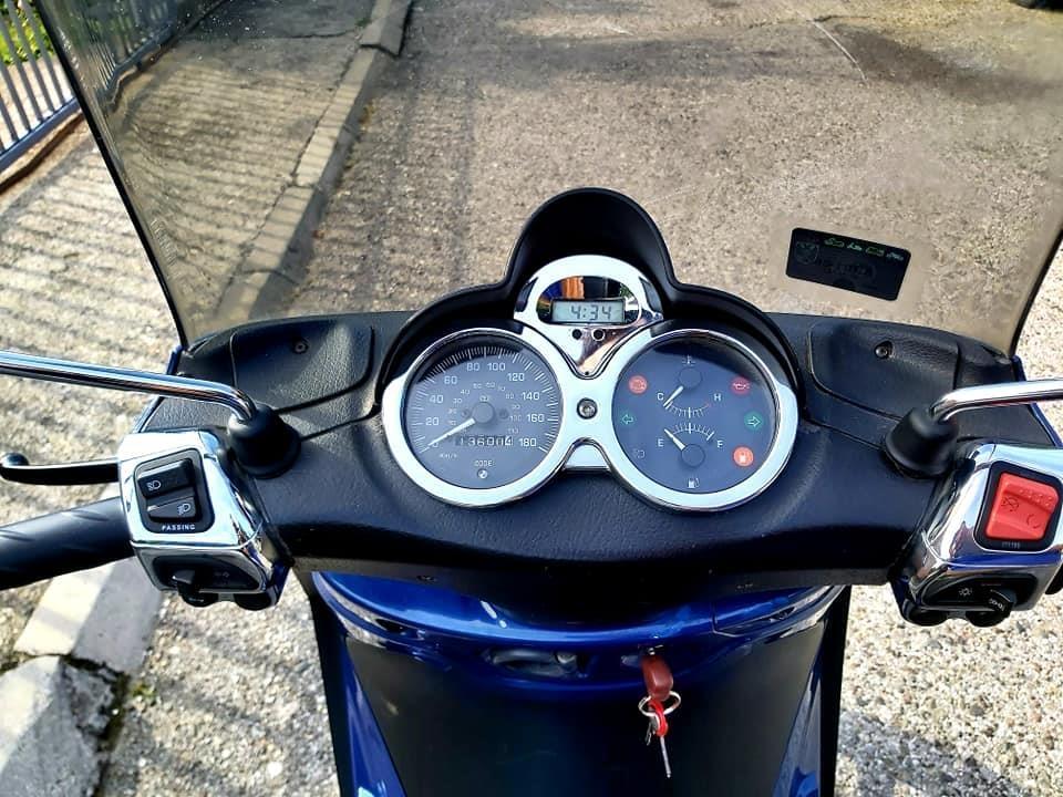 Piaggio-Beverly-250