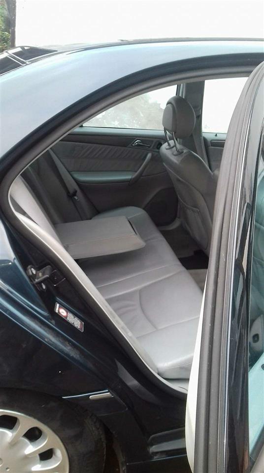 Mercedes-C-320