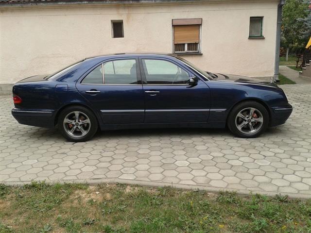 Mercedes-E-200CDI--ELEGANCE--01