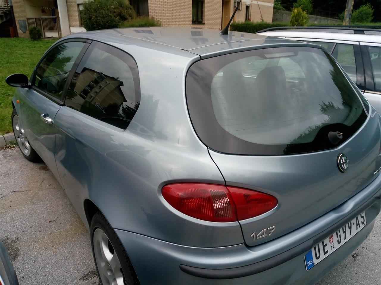 Automobil